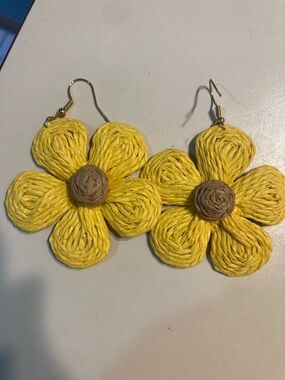 Cute light weight large yellow flower